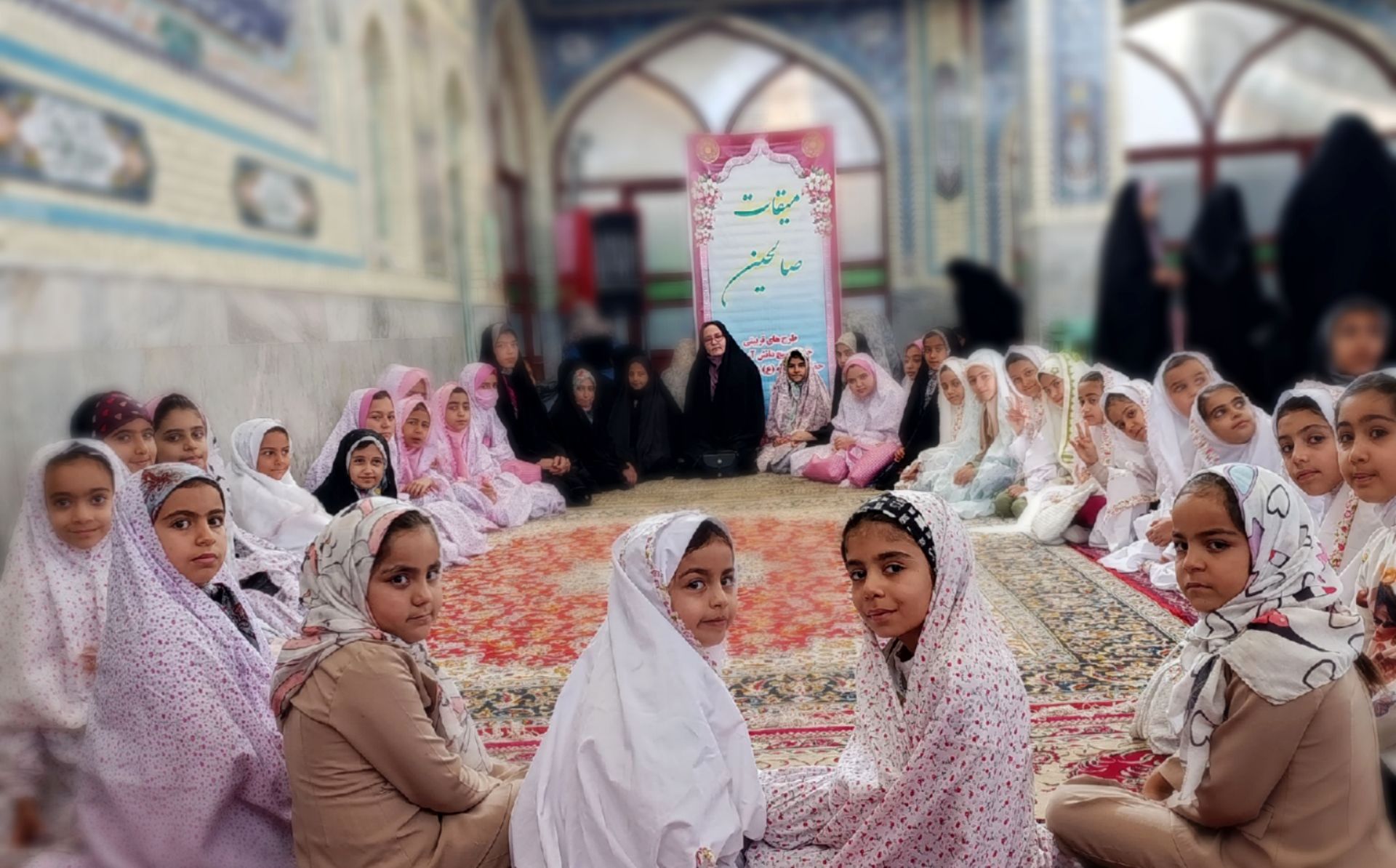 میقات صالحین دانش‌آموزی بن؛ آغازگر برنامه‌های هفته بسیج در مصلی نماز جمعه بود