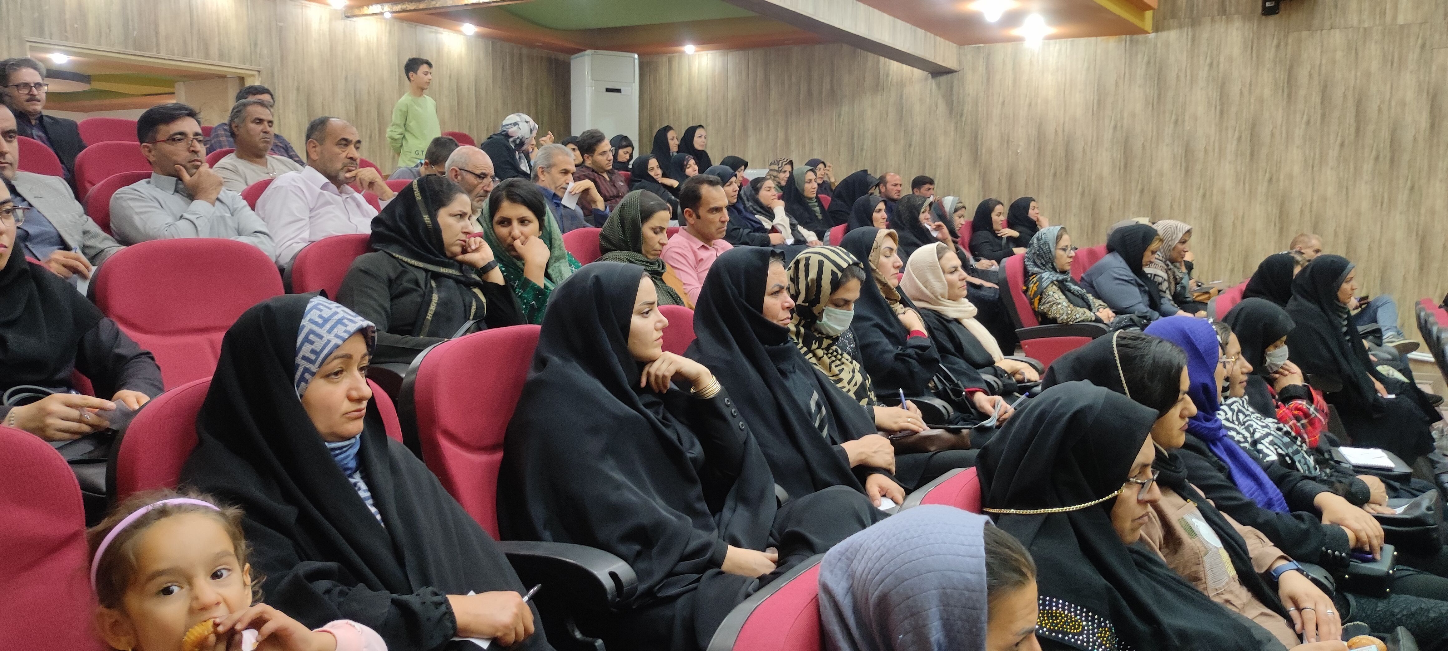برگزاری جلسه انجمن اولیاء و مربیان دبیرستان نمونه دولتی فرزانگان شیروان