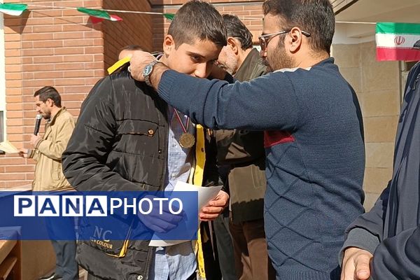 قهرمانی تیم والیبال مدرسه انصارالمهدی در مسابقات منطقه