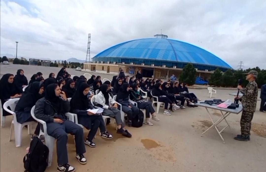 دانش‌آموزان با دنیای انرژی هسته‌ای و مهارت‌های نظامی آشنا شدند