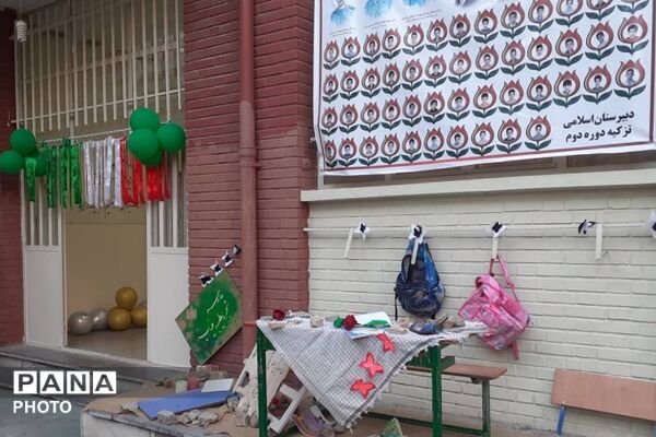 اقامه نماز، محفل انس با قرآن و به صدا در آمدن زنگ مهر و ایثار در مدارس شهرری 