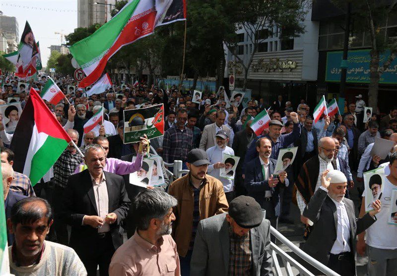 طنین فریاد نمازگزاران مشهدی در حمایت از وعده صادق 