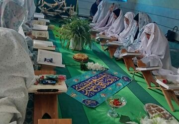 محفل قرآنی در دبیرستان دخترانه زنده یاد الهام صادقی 