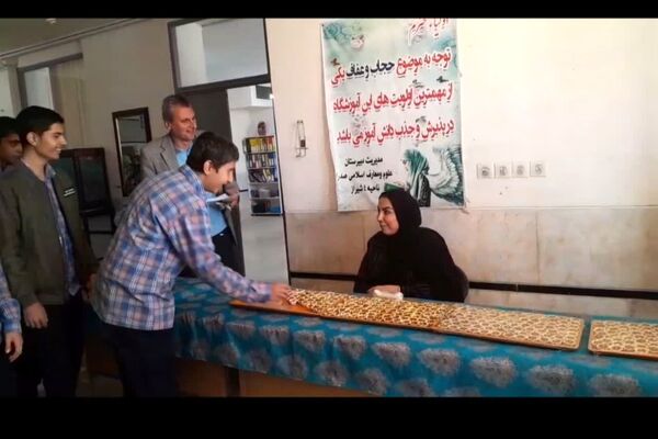 مراسم دهه فاطمیه و توزیع نذری 