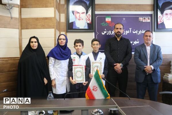 تجلیل از برگزیدگان کشوری پویش‌های «رمضان پویا» و «سفیر سلامت» در پاکدشت