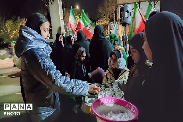 هستیم بر عهدی که بستیم تا آخر جان