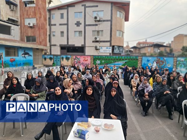 گرامیداشت هفته پیوند اولیا و مربیان در دبیرستان بهار آزادی قائمشهر