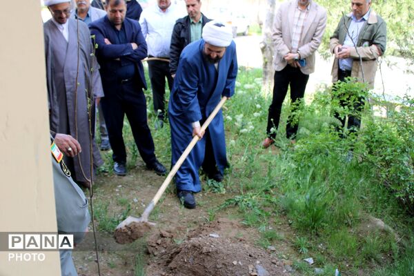 نهال کاری در فاروج به یاد دانش‌آموزان میناب 