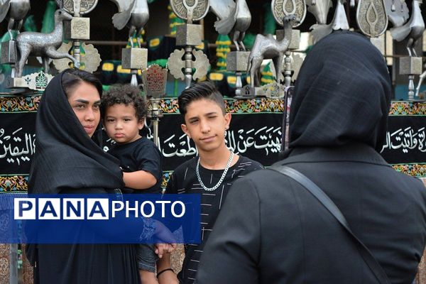 پرچم‌های عزا بر فراز حرم امام رضا(ع)