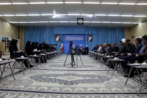 نشست اصحاب رسانه با نماینده ولی فقیه در یزد
