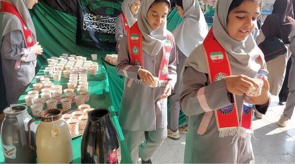 برپایی ایستگاه صلواتی در دبستان شهدای راه آهن ناحیه هفت