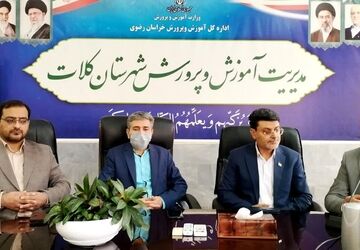معلمان طلایه داران نظام تربیت هستند و نباید دغدغه‌ای جز هدایت دانش‌آموزان داشته باشند