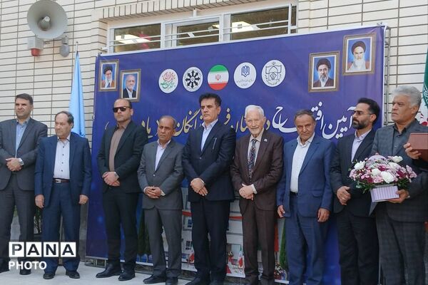 لبخند امید در آیین گشایش دبیرستان فرزانگان دو