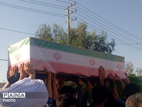 مراسم خاکسپاری شهیده دانش‌آموز «فاطمه موحدان» در یزد