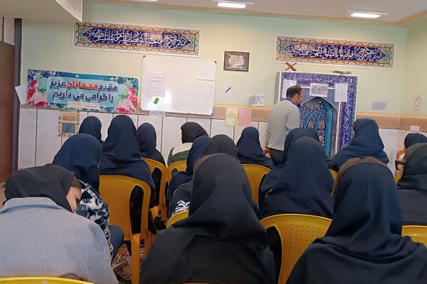 یک روز بدون کیف همراه با آموزش خود مراقبتی در دبیرستان شریعت 