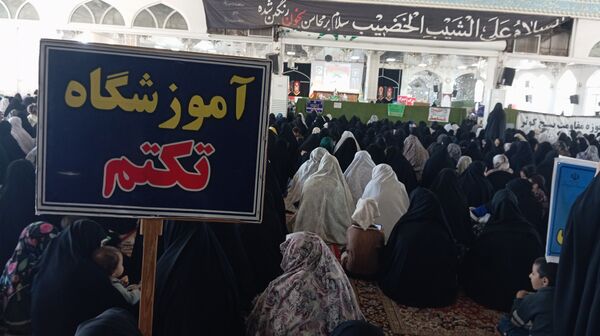 حضور دانش آموزان در نماز جمعه کاشمر