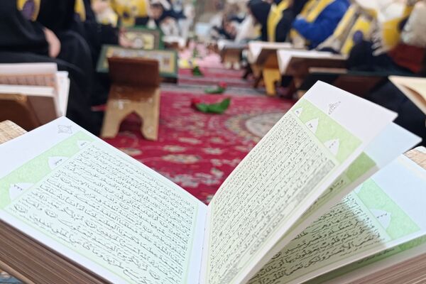 محفل انس با قرآن دانش آموزان دبیرستان مهر