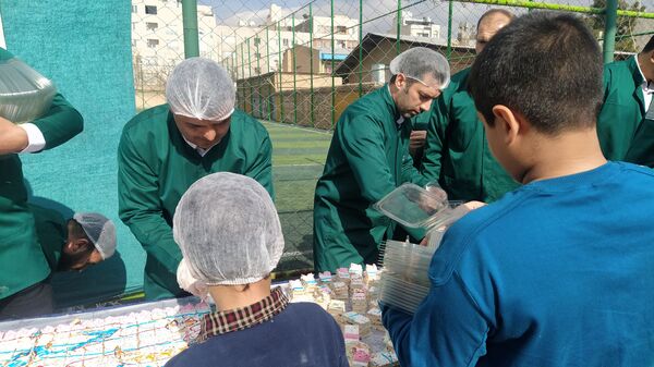 کیک ۱۴ متری در اجتماع مردمی به مناسبت تولد امام عصر در غرب مشهد