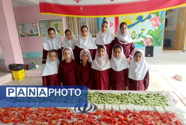 مراسم «صبحانه سالم»  در دبستان دخترانه شهید ابراهیم تنیده بندرعباس