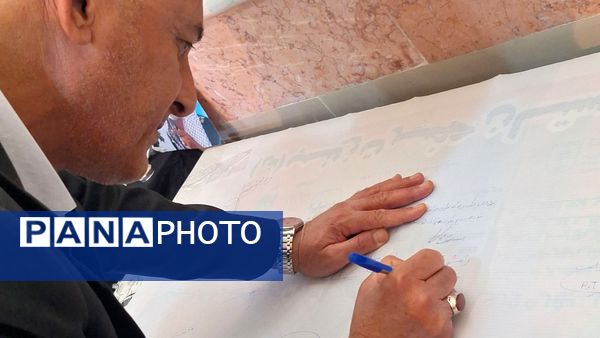 محفل انس با قرآن به‌ مناسبت یادبود سید حسن نصرالله در دبیرستان حضرت‌زینب(س) شهرستان‌لنده 