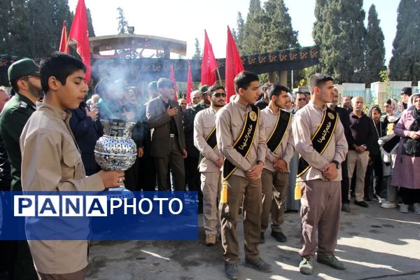 تشییع و خاکسپاری شهید گمنام در باغ جنت شیراز