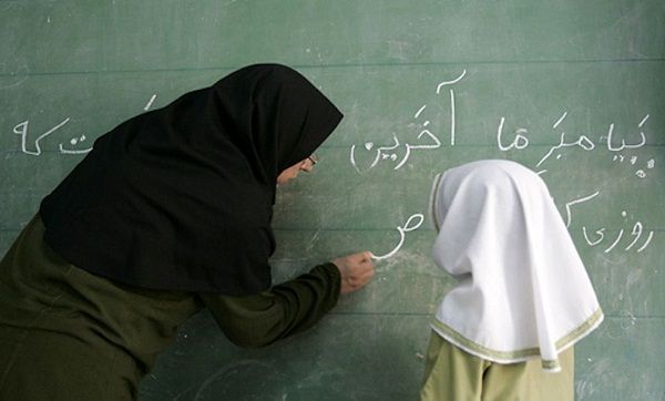 معلمان سربازان جبهه آموزش هستند