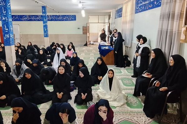 اجرای سومین نشست قرآنی در مدارس با حضور امام جمعه قرچک در دبیرستان شهدای محراب
