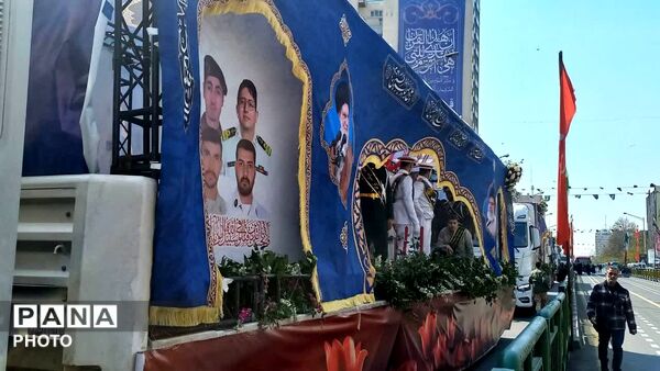 تشیع شهدای ناوشکن دنا و شهید لاریجانی در تهران