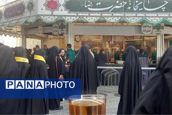 بازدید دانش آموزان پیشتاز اعزامی به مشهد از موزه حرم مطهر رضوی 