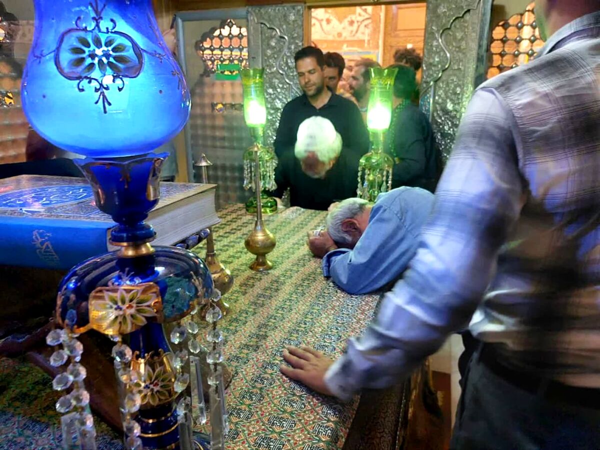 مراسم غبارروبی ضریح مطهر سلطانعلی ابن امام محمد باقر(ع) در کربلای ایران 