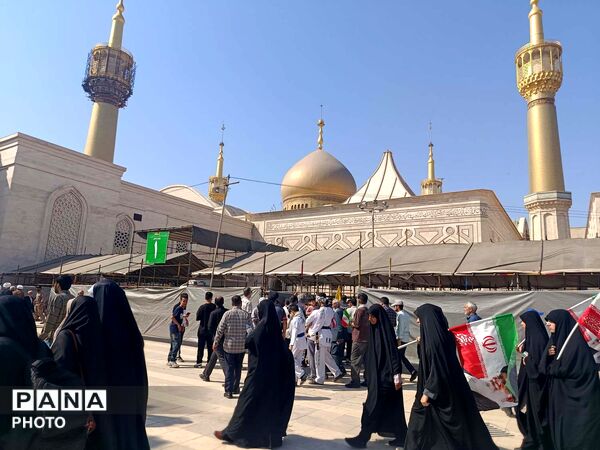 اردوی زیارتی دانشجومعلمان قم در مرقد امام و بیت رهبر شهید