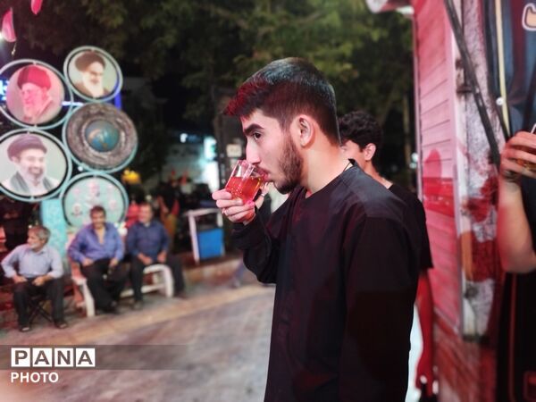 خادمان چایخانه حضرت زهرا (س) میزبان اجتماعات مردمی 