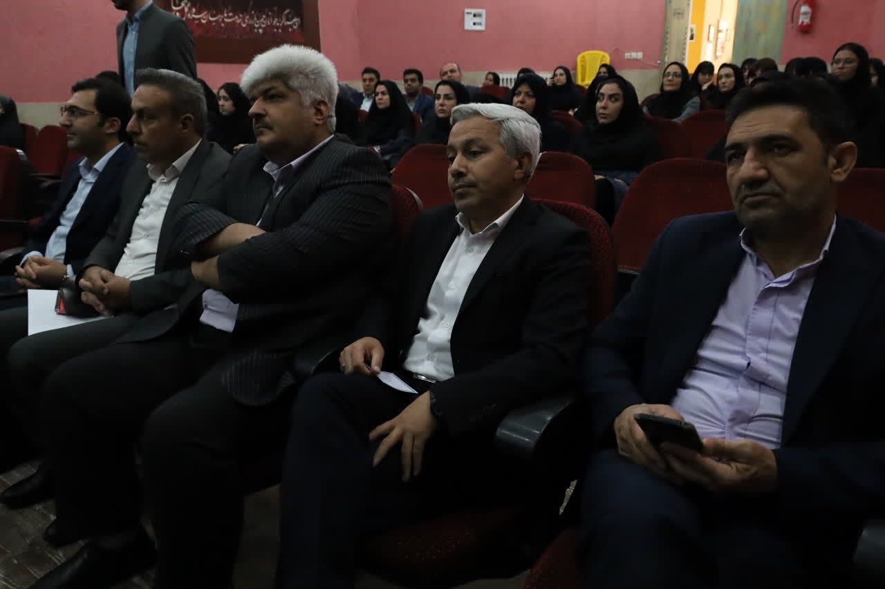 هنرجویان و هنرآموزان شیرازی به کمک  پیشگیری از آسیب های اجتماعی دانش اموزان می شتابند