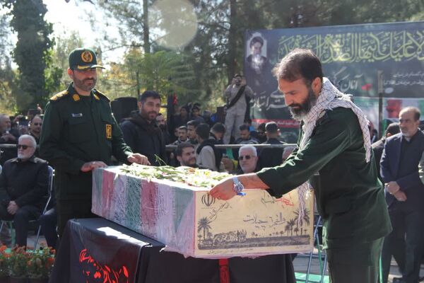 تشییع و خاکسپاری شهید گمنام در باغ جنت شیراز
