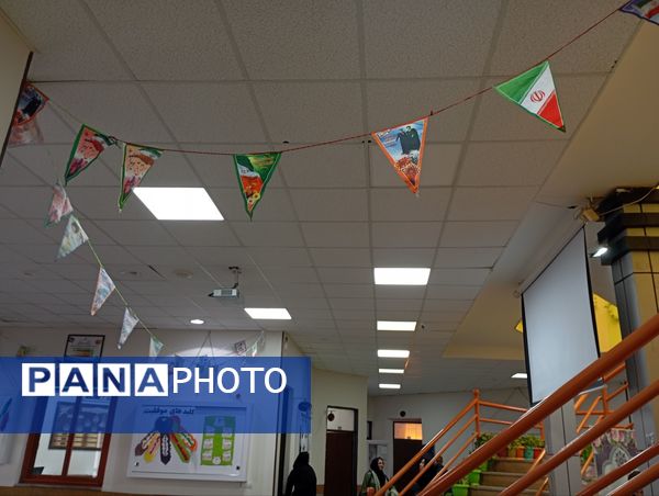 گرامیداشت ایام الله دهه فجر در دبستان آرمینه مصلی نژاد 