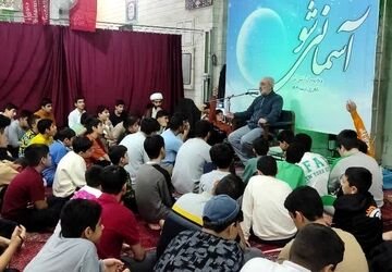 حضور مدیر سازمان دانش‌آموزی شهرستانهای استان تهران در میان معتکفین پیشتاز ناحیه دو شهرری 