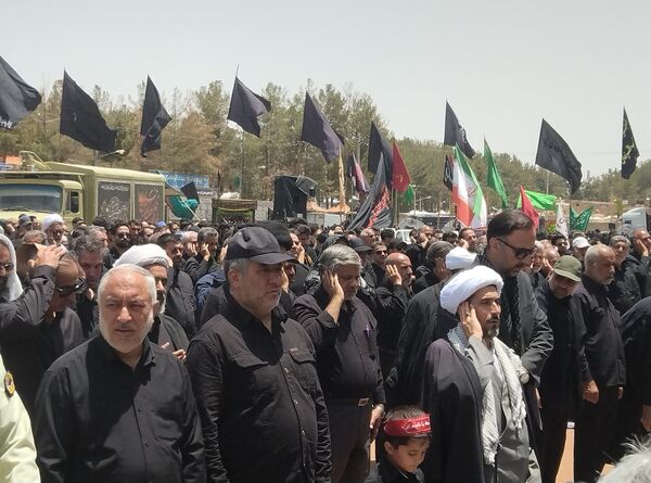 اقامه نماز ظهر عاشورا در قتلگاه بیرجند 