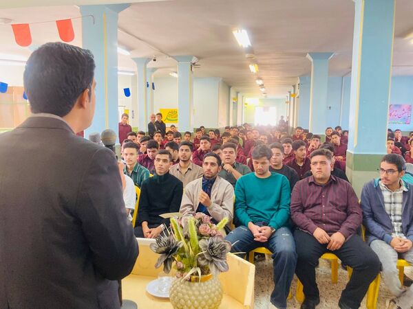  از دانش‌آموزان برتر کنکور در «جشن ستارگان» دبیرستان نمونه آیت‌الله خامنه‌ای تجلیل شد 