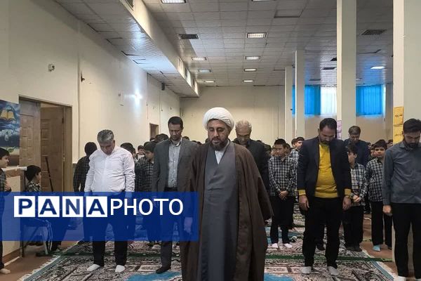 طنینِ نیایش در مدرسه