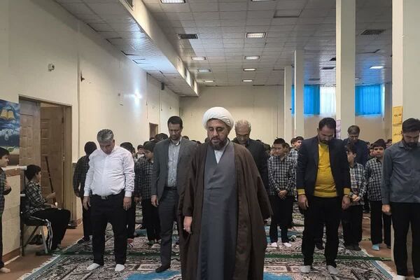 طنینِ نیایش در مدرسه