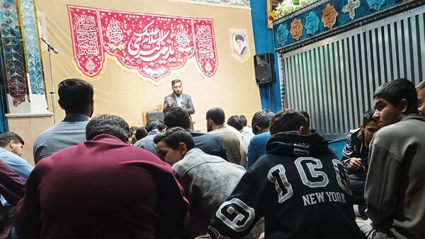 جشن میلاد حضرت زینب(س) با حضور پرشور مردم یاسوج در حرم امامزاده عبدالله(ع) 