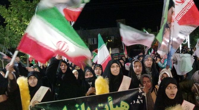 اجتماع شبانه مردمی تا پای جان برای ایران