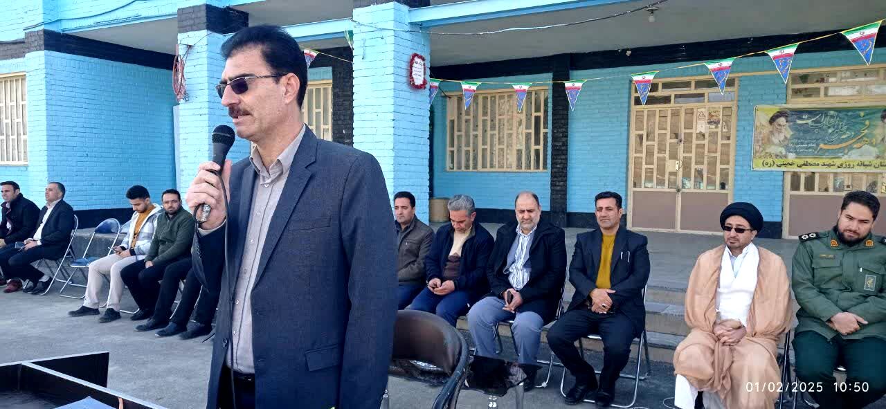 برنامه‌های ویژه دهه فجر در مدارس کاکاوند با هدف تبیین دستاوردهای انقلاب اسلامی