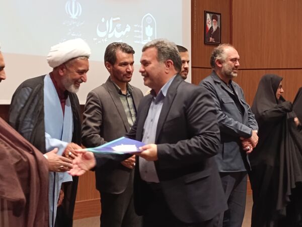 مراسم تقدیر از دانش‌آموزان و مدیران مدارس فعال در طرح گام‌های عاشقی