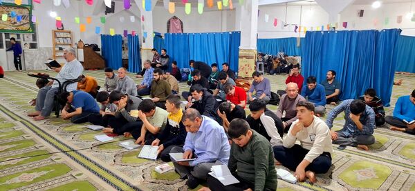 برگزاری مراسم اعتکاف پدر پسری در مسجد جامع آشخانه