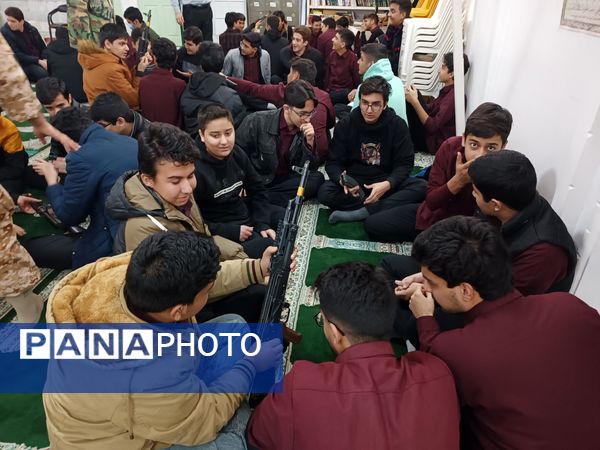 کلاس عملی  آمادگی دفاعی در دبیرستان نمونه آیت الله خامنه ای 