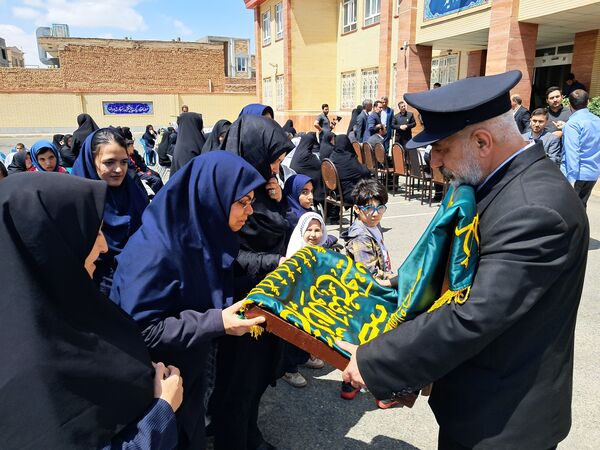 پرچم متبرک رضوی در مدارس شهرستان عجب‌شیر 