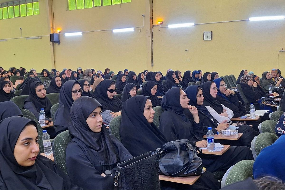 حضور پرشور فرهنگیان ناحیه دو شهرری در کارگاه آموزشی «چگونه میتوانم یک معلم حرفه‌ای باشم»