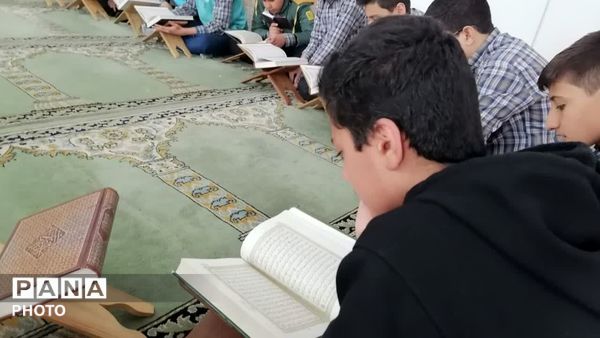 محفل قرآنی  در دبیرستان دوره اول پسرانه سیدالشهدا(ع)