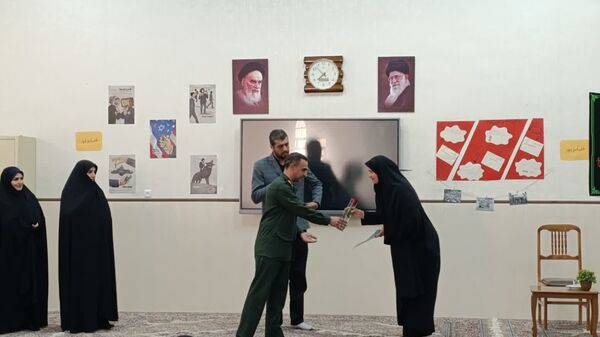 گرامیداشت روز دانش‌آموز با برنامه های متنوع در دبیرستان شاهد طالقانی